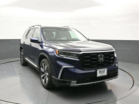 Certified 2024 Honda Pilot Touring image 3
