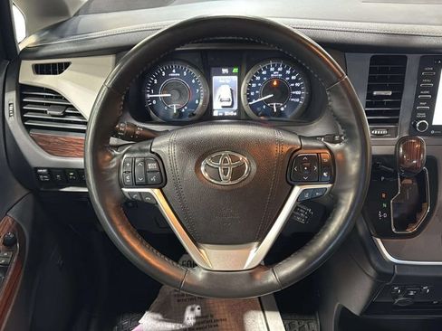 Used 2020 Toyota Sienna Limited Premium AWD/4WD image 18