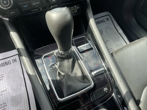 Used 2024 Jeep Compass Limited image 16