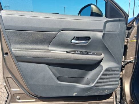 Used 2025 Nissan Kicks SV FWD image 12