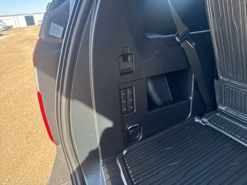 Used 2021 Ford Expedition XLT image 33