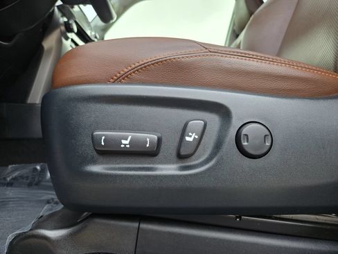 Used 2023 Toyota 4Runner Limited AWD/4WD image 17