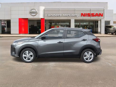 New 2025 Nissan Kicks Play S image 5