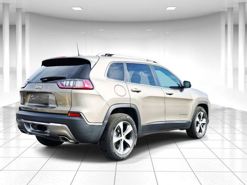 Used 2019 Jeep Cherokee Limited w/ Luxury Group image 3