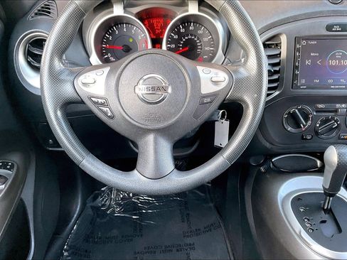 Used 2013 Nissan Juke S image 8