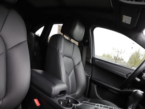 Used 2020 Porsche Macan Turbo AWD/4WD image 8