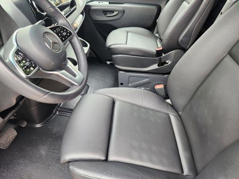 Used 2023 Mercedes-Benz Sprinter 2500 image 6