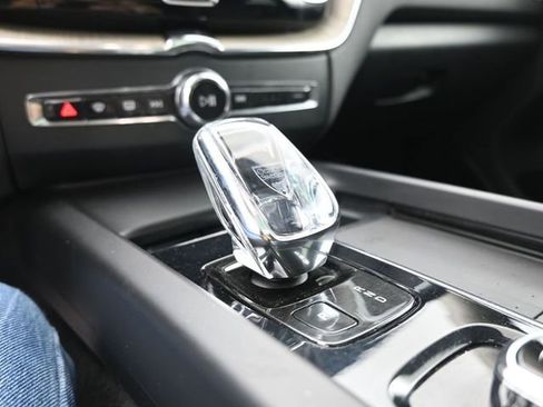 Used 2022 Volvo XC60 B5 Inscription w/ Advanced Package image 12