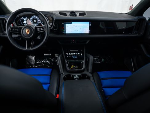 New 2025 Porsche Cayenne GTS image 12