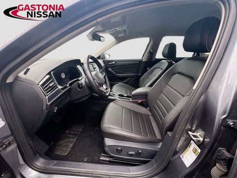 Used 2024 Volkswagen Jetta SE image 27