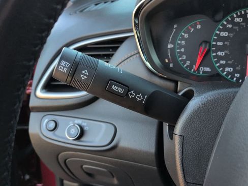 Used 2022 Chevrolet Trax LT w/ LT Convenience Package image 24