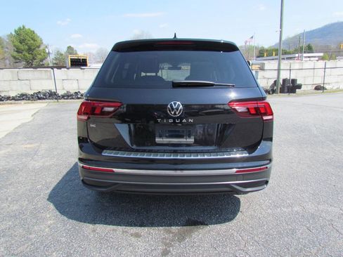 Used 2022 Volkswagen Tiguan SE image 6