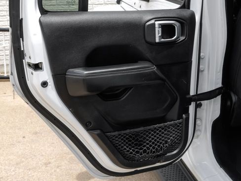 Used 2020 Jeep Wrangler Unlimited Sahara image 41