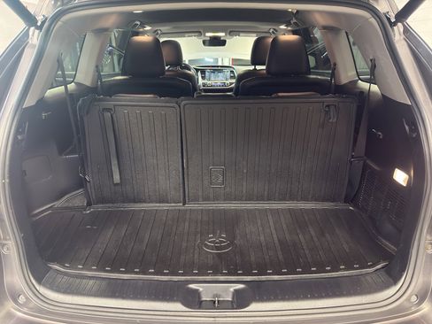 Used 2017 Toyota Highlander Limited image 31