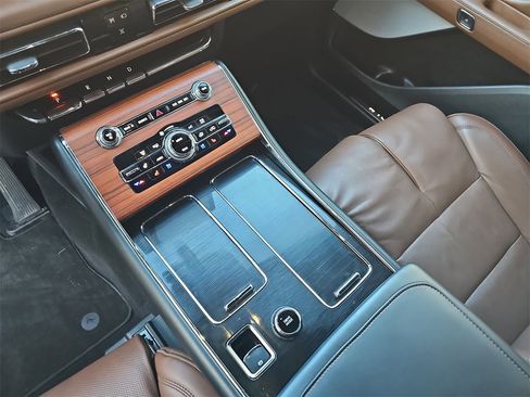 Used 2024 Lincoln Aviator Reserve w/ Equipment Group 201A image 32