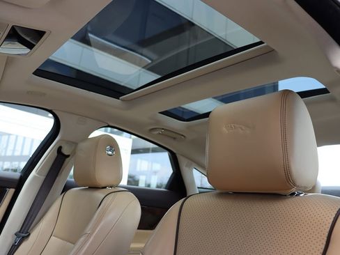 Used 2017 Jaguar XJ R-Sport image 11