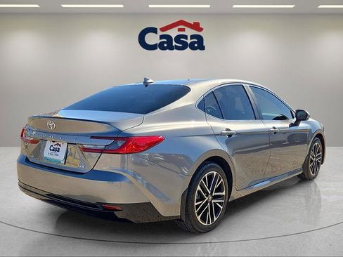 Used 2026 Toyota Camry XLE image 3
