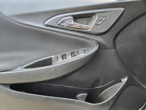 Used 2017 Chevrolet Malibu LT FWD image 15
