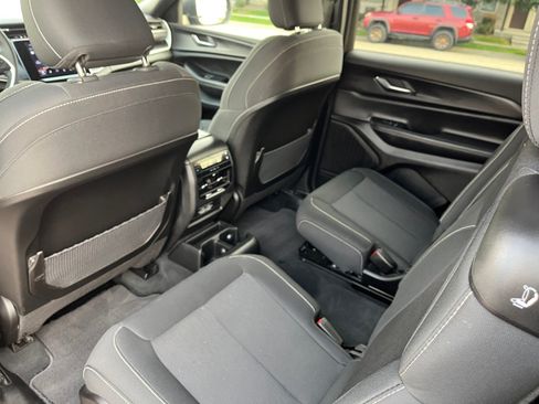Used 2024 Jeep Grand Cherokee L Laredo AWD/4WD image 17