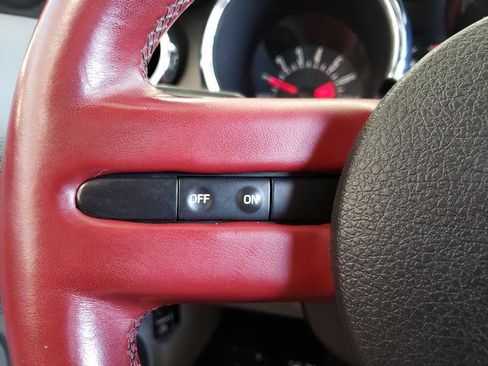 Used 2005 Ford Mustang Premium RWD image 21