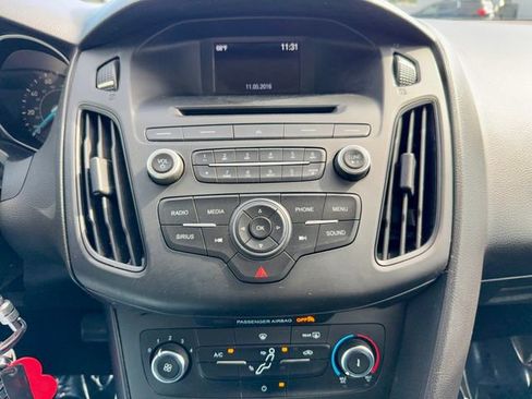 Used 2017 Ford Focus SE FWD image 18