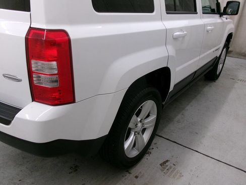 Used 2012 Jeep Patriot Latitude w/ Sun/Sound Group AWD/4WD image 9