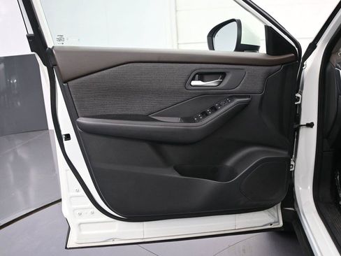 Used 2021 Nissan Rogue SV AWD/4WD image 7