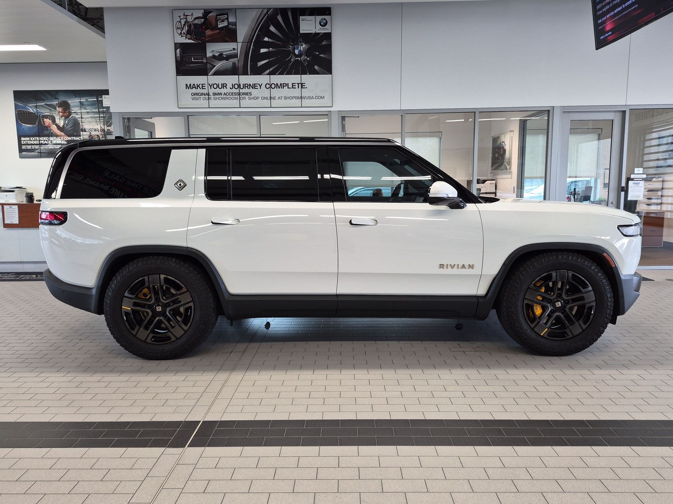 Used 2024 Rivian R1S Adventure Quad AWD/4WD image 10