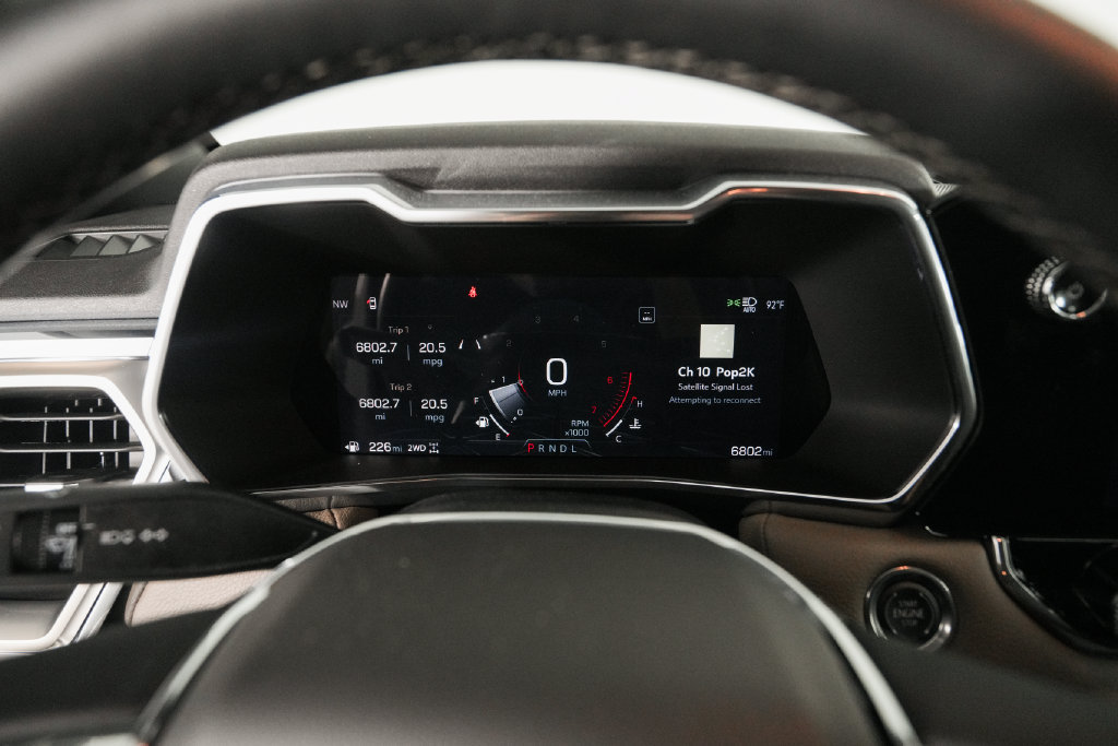 Used 2025 GMC Canyon Denali AWD/4WD image 12