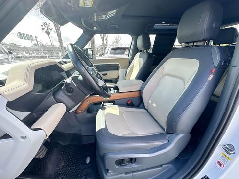 Used 2023 Land Rover Defender 90 X-Dynamic SE image 22