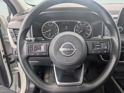 Used 2023 Nissan Rogue SV AWD/4WD image 9