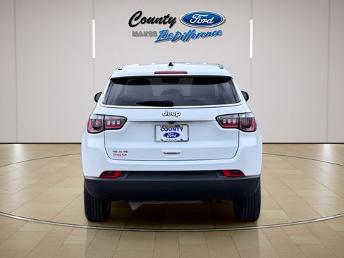 Used 2023 Jeep Compass Sport AWD/4WD image 4