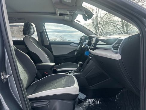 New 2026 Volkswagen Taos SE image 16