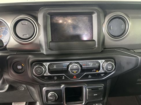 Used 2023 Jeep Gladiator Sport image 14