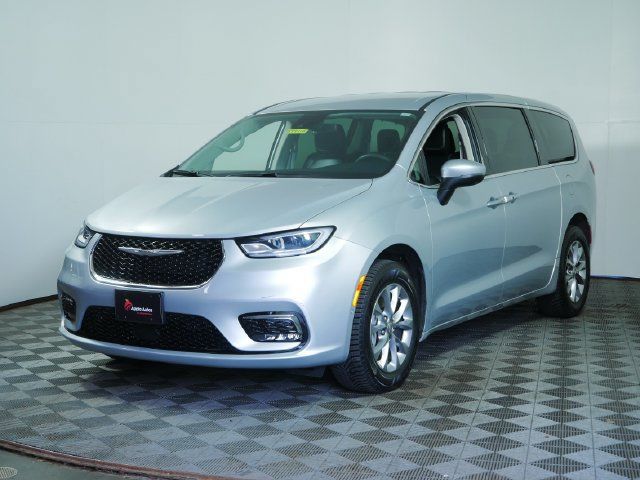 Certified 2023 Chrysler Pacifica Touring-L w/ Uconnect Theater Family Group AWD/4WD image 3