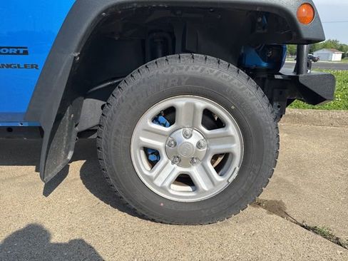 Used 2015 Jeep Wrangler Sport AWD/4WD image 8