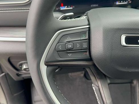 Used 2023 Jeep Grand Cherokee Limited AWD/4WD image 25