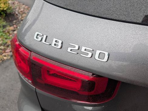 Used 2021 Mercedes-Benz GLB 250 4MATIC image 19