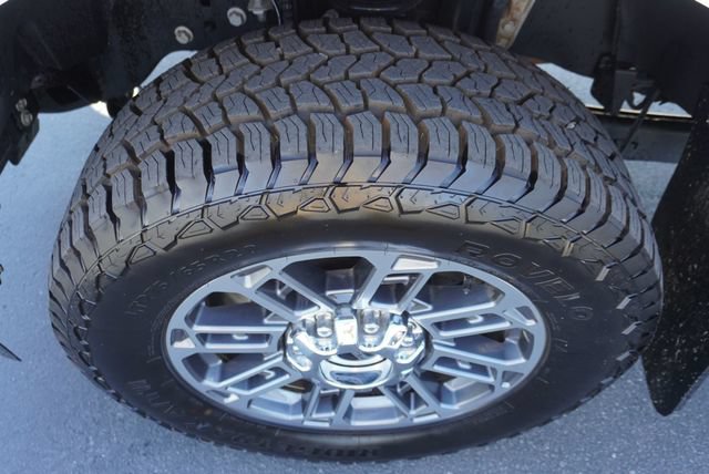 Used 2025 Ford F350 Platinum w/ Platinum Plus Package AWD/4WD image 18