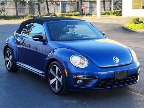 Used 2013 Volkswagen Beetle 2.0T image 5