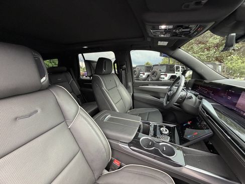 Used 2026 Cadillac Escalade Sport w/ LPO, ONYX Package AWD/4WD image 9