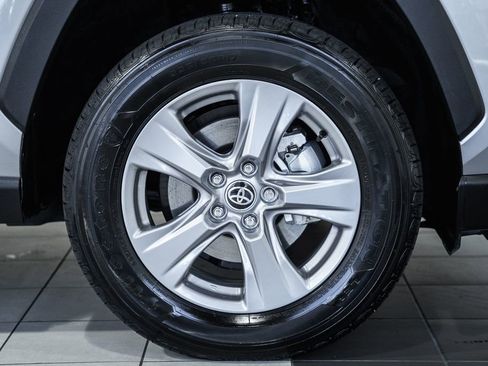 Used 2025 Toyota RAV4 XLE AWD/4WD image 14