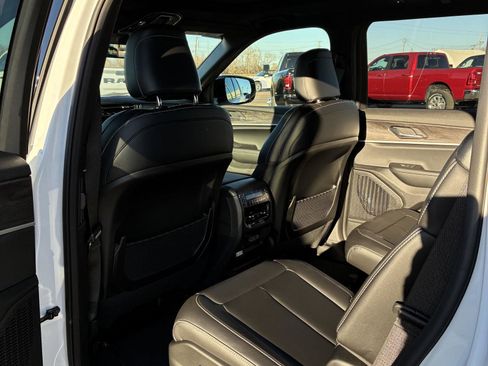 New 2025 Jeep Grand Cherokee L Limited image 2