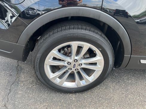 Used 2018 Ford Explorer XLT w/ Equipment Group 202A FWD image 47