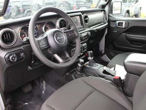 Used 2023 Jeep Wrangler Unlimited Sport AWD/4WD image 3