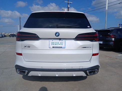 New 2026 BMW X5 xDrive50e image 8