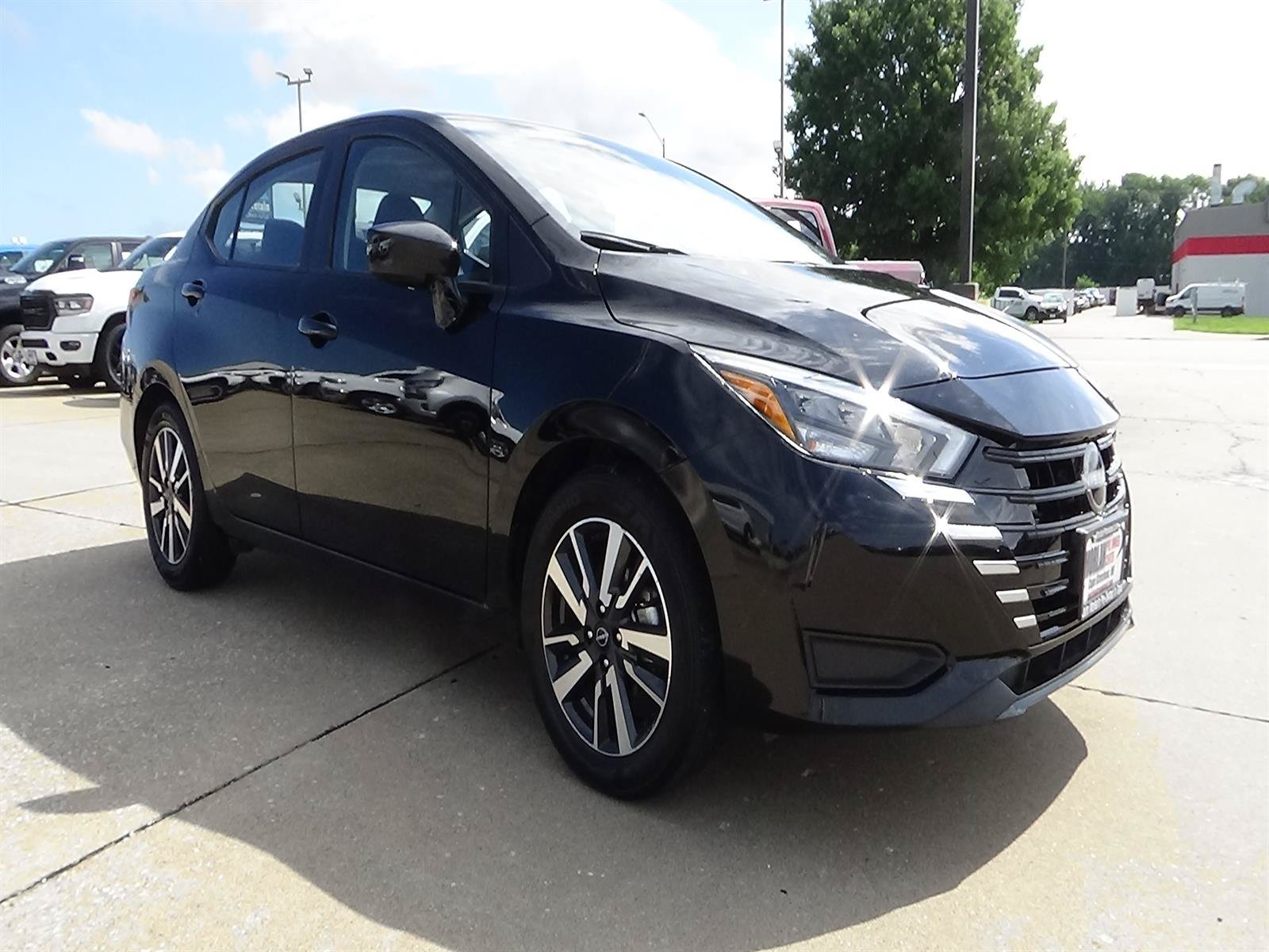 Used 2025 Nissan Versa SV FWD image 4
