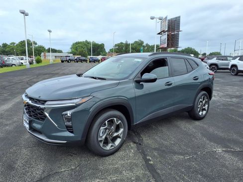 New 2025 Chevrolet Trax LT FWD image 8