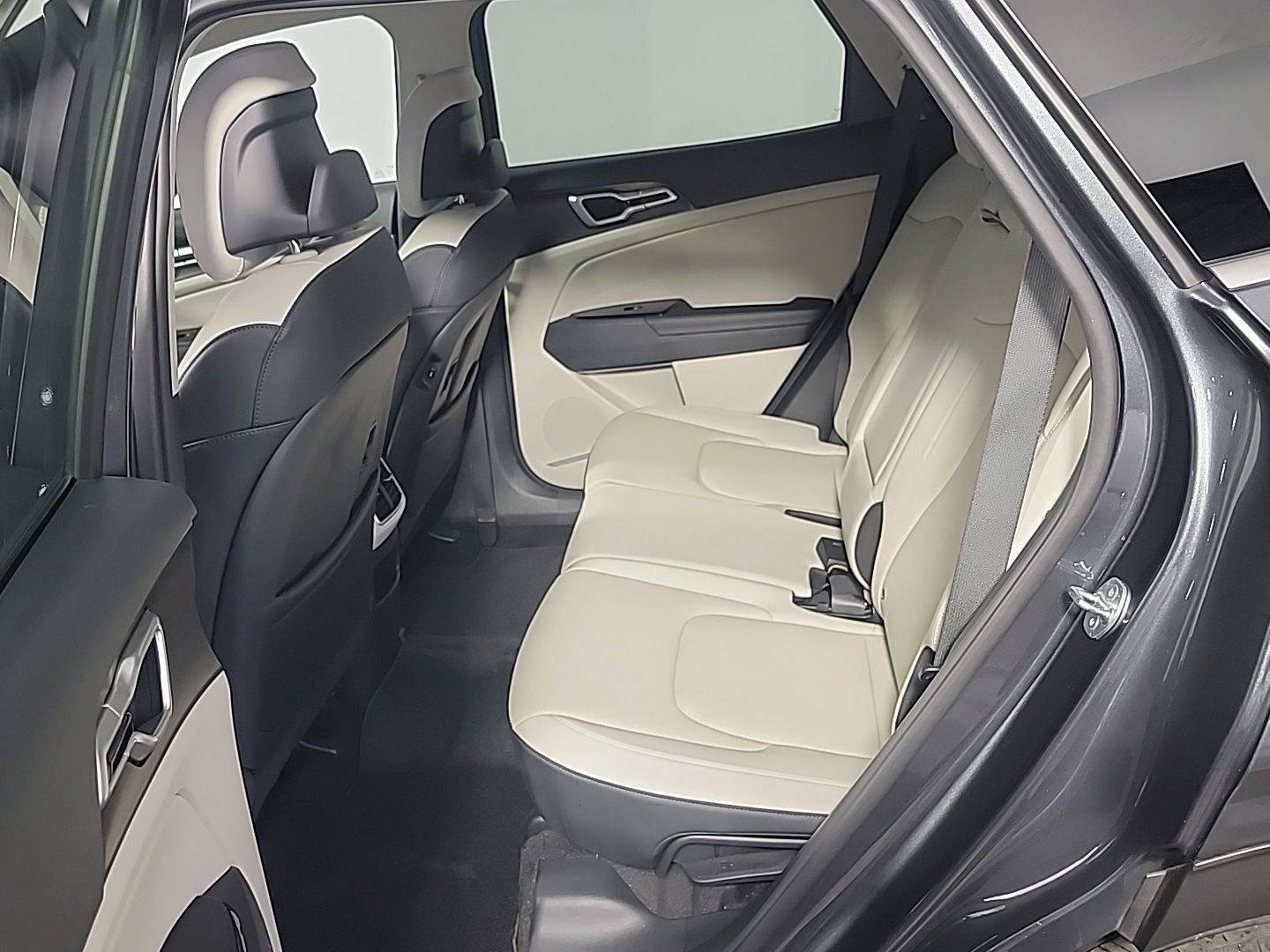 Certified 2024 Kia Sportage EX AWD/4WD image 16