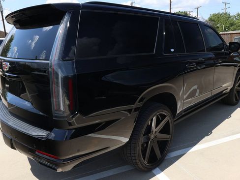 Used 2025 Cadillac Escalade ESV Sport AWD/4WD image 5
